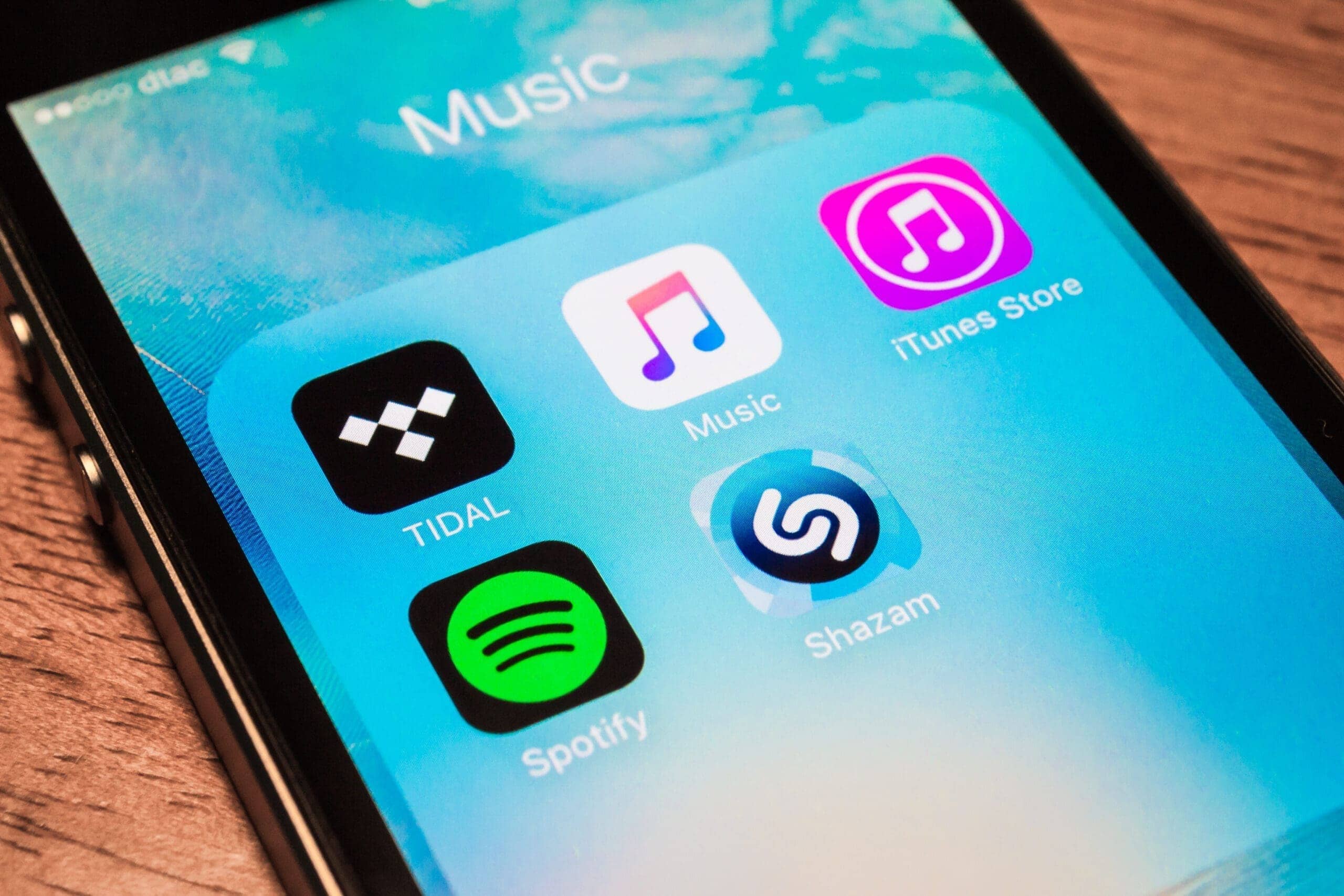 استفاده از برنامههای دانلود آهنگ